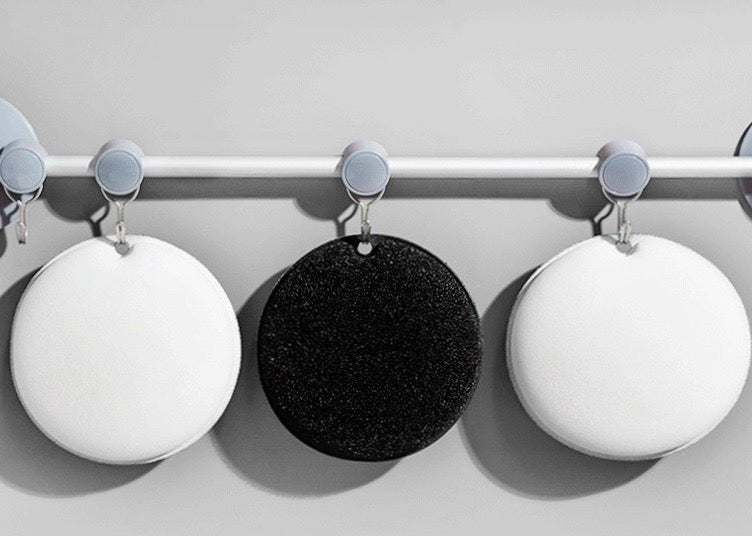 cleanART Reinigungsschwämme black & white mit Aufhängevorrichtung für eine ordentliche Kitchen Organization.