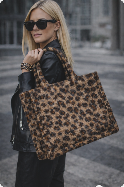 STREET STYLE SHOPPERs WILD WEAVE · Grau LEO & Braun LEO