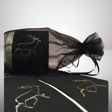 SIGNATURE ONE silberveredeltes Design Toilettenpapier mit Hirschmotiv in schwarzem Otganzabeutel von NO SHAME