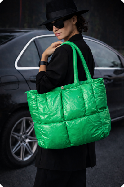 Street Style Shopper "KnitterLOOK" – Green to go | Ultra Light Puffer Bag