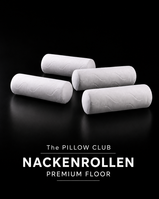 4er Set weiße Nackenrollen von The PILLOW CLUB PREMIUM FLOOR mit Wellensteppung auf schwarzem Studiohintergrund