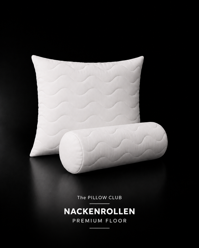 Weiße Nackenrolle und passendes wellengestepptes Füllkissen von The PILLOW CLUB PREMIUM FLOOR vor schwarzem Hintergrund