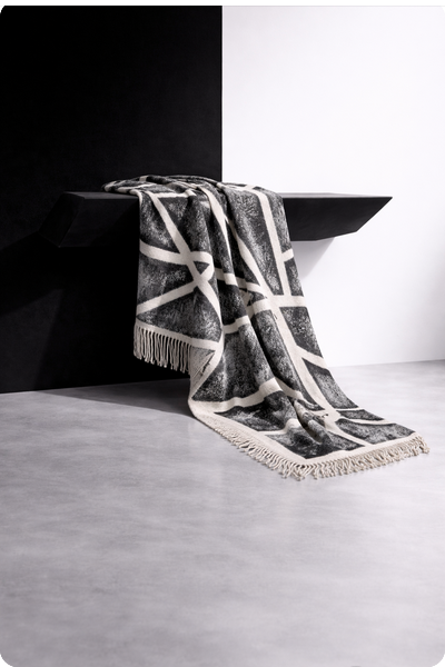 Soft Rebellion – Urban Lines Plaid Schwarz & Creme | LIVING Affairs