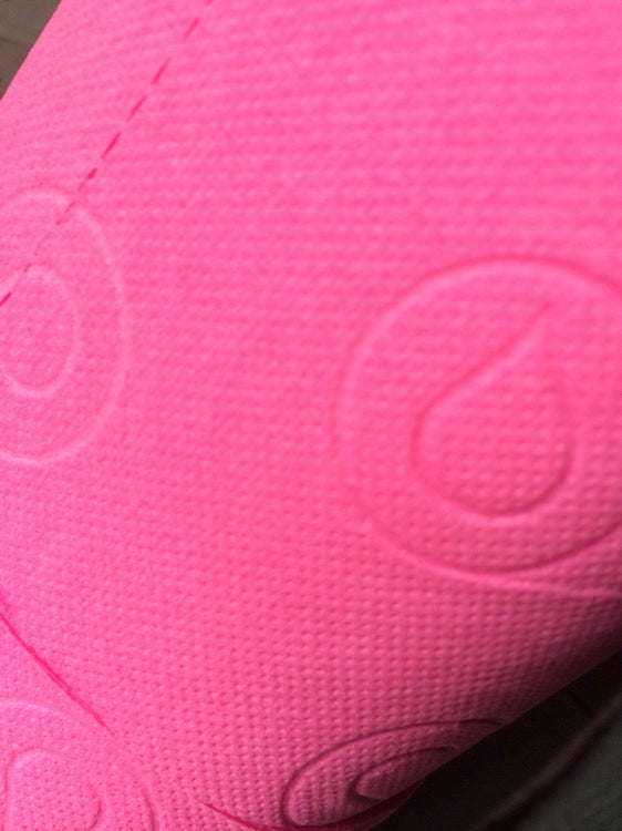 COLOR ONE – PINK EDITION | deSIGN Toilettenpapier 3-lagig + Handtuch-Rolle