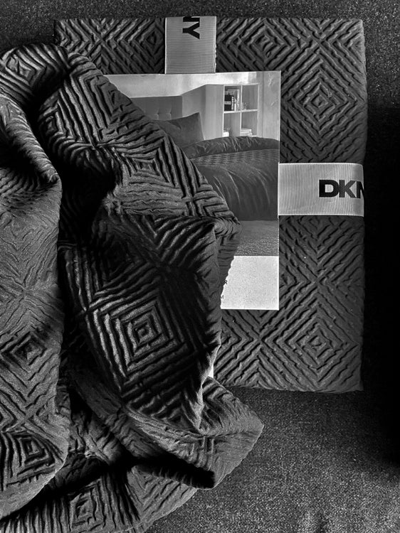 DARK Suite Collection Exklusive Bettwäsche deSIGNED by DKNY BlauSchwarz | White