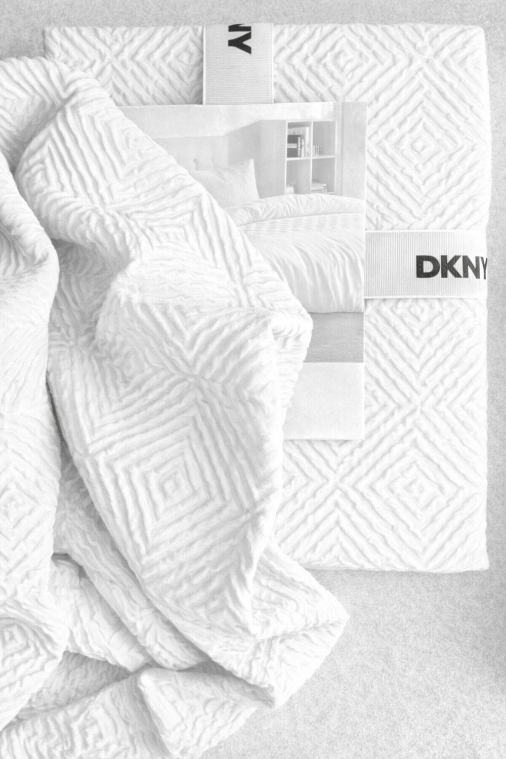 DARK Suite Collection Exklusive Bettwäsche deSIGNED by DKNY BlauSchwarz | White