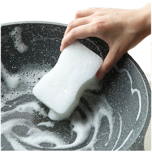 Ergonomischer cleanART Reinigungsschwamm mit Taille für die schonende Reinigung von Pfannen und Küchenoberflächen.