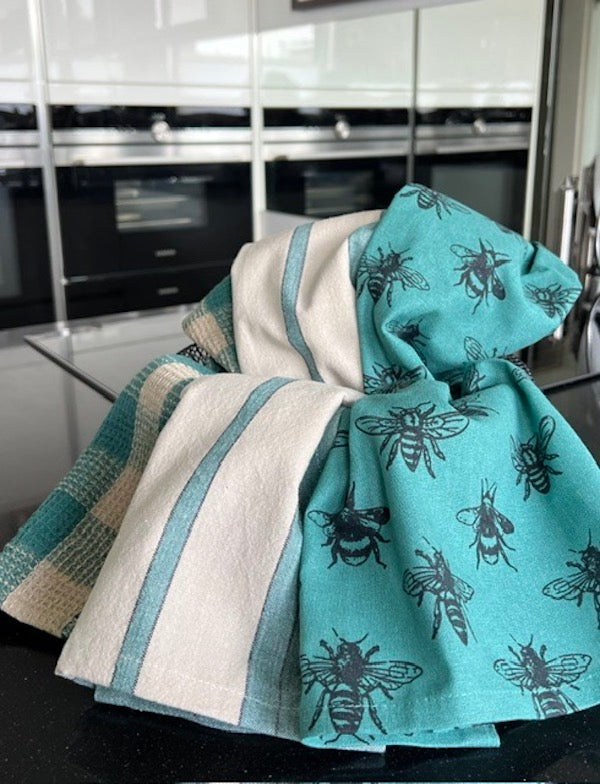 TEXTILE Code Geschirrtuch 3er Set – Türkis & Bienen