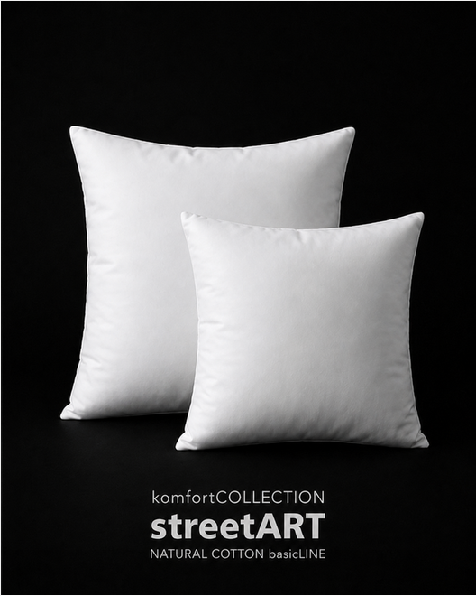 Weiße Füllkissen der komfortCOLLECTION im 2er-Set quadratisch, streetART NATURAL COTTON basicLINE, vor schwarzem Hintergrund