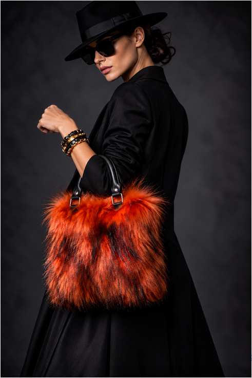 wildFUR! Kunstfell Handtasche in Fire Orange mit langen orange-schwarzen Kunstfellfransen und schwarzen Henkeln